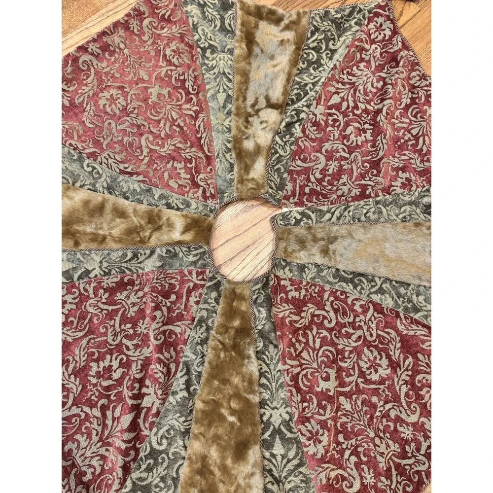 Villa Bacci Christmas Tree Skirt Red Gold Damask‎ Faux Fur Tassels Holiday Decor